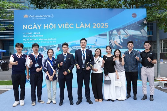 Hơn 1.600 sinh viên và người trẻ tham gia ngày hội việc việc làm của Vietnam Airlines