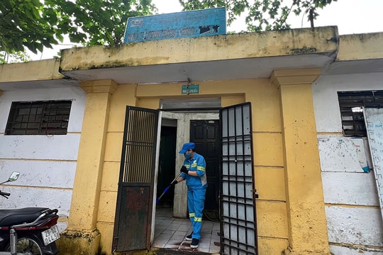 Các nhà vệ sinh công cộng tại Hà Nội xuống cấp nghiêm trọng: Cần sớm cải tạo, nâng cấp