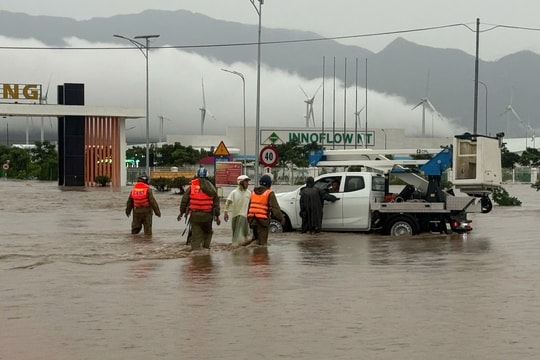 Khánh Hòa mưa đặc biệt lớn, nhiều nơi ngập sâu