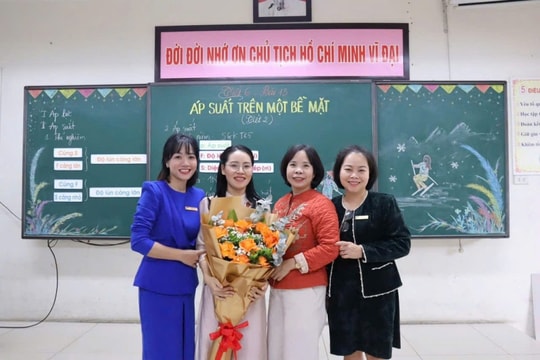 Những bông hoa ngát hương trong vườn hoa THCS Khương Thượng