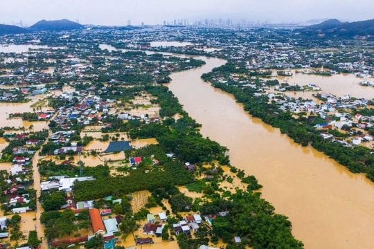 Khánh Hòa: Mưa lớn kéo dài gây lũ, sạt lở nghiêm trọng