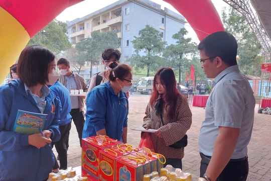 Hà Nội: Tặng 6.000 phiếu mua hàng cho người lao động tại Chợ Tết 2026