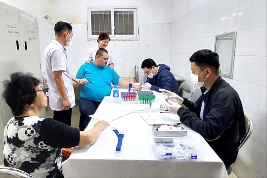 Phường Hai Bà Trưng cấp thuốc miễn phí cho người dân có hoàn cảnh khó khăn