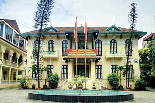 Không nhận hoa chúc mừng nhân dịp kỷ niệm 95 năm Ngày Truyền thống Mặt trận Tổ quốc Việt Nam