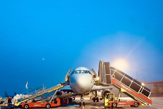 Vietjet tự phục vụ mặt đất: Tỷ lệ đúng giờ tại Tân Sơn Nhất tăng mạnh, sẵn sàng cho mùa cao điểm cuối năm