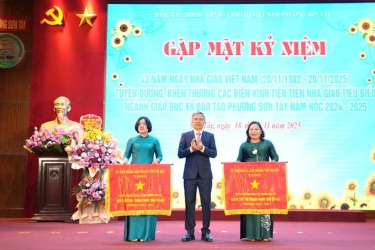 19 tập thể, cá nhân của ngành Giáo dục Sơn Tây được tuyên dương, khen thưởng