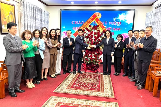 Lãnh đạo thành phố Hà Nội chúc mừng Sở GD-ĐT nhân Ngày Nhà giáo