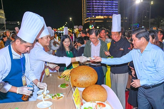 Ẩm thực Cà Mau và cuộc đua cua tạo điểm nhấn mùa hội