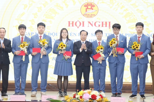 Hà Nội gặp mặt đội tuyển thi Olympic Khoa học trẻ quốc tế 2025