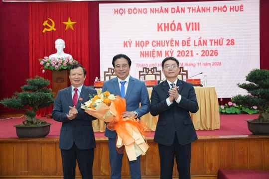 Đồng chí Nguyễn Khắc Toàn được bầu giữ chức Chủ tịch UBND TP Huế