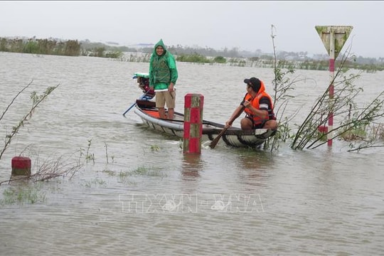 Huế: Lũ trên các sông đang xuống; tìm kiếm 1 người mất tích