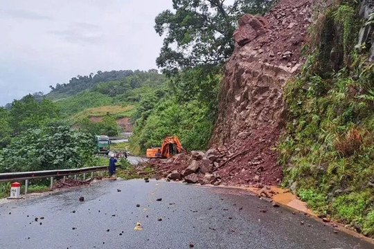 Tập trung ứng phó mưa lũ, đặt nhiệm vụ bảo đảm an toàn tính mạng cho Nhân dân lên trên hết, trước hết