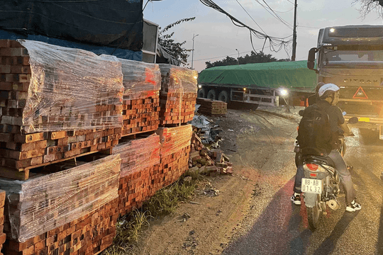 “Cuộc chiến” dai dẳng với nạn kinh doanh vật liệu xây dựng tại các khu dân cư