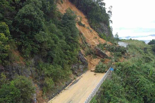 [Podcast] Xuyên đêm cứu hộ trên đèo Khánh Lê, giải cứu 11 người sau 2 ngày, 3 đêm mắc kẹt