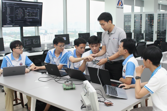 Chuyển đổi số và phát triển xanh: Hướng đi chiến lược của ngành Công thương năm 2025