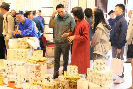 Giữa dòng chảy thời đại số, làm sao để mạch nguồn di sản Hán Nôm, Thư pháp không mai một?