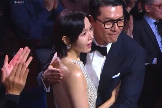 Khoảnh khắc “vàng” của màn ảnh Hàn Quốc: Vợ chồng Hyun Bin - Son Ye Jin cùng đăng quang tại Rồng Xanh 2025