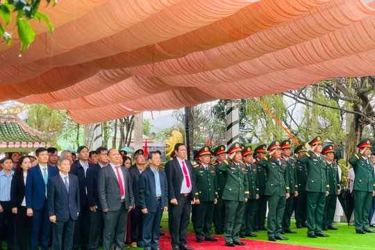 Gia Lai: dâng hương tưởng niệm các Anh hùng liệt sĩ tại Nghĩa trang liệt sĩ Chư Prông