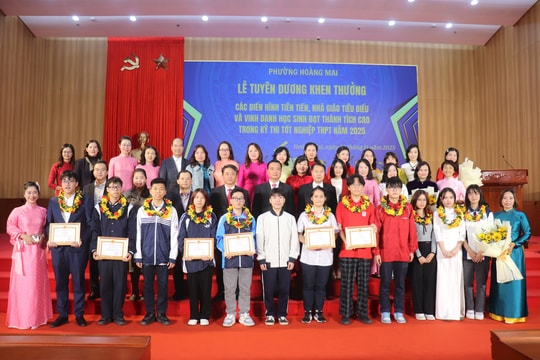 Phường Hoàng Mai tuyên dương nhà giáo tiêu biểu và học sinh đạt thành tích cao