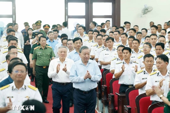 Tổng Bí thư Tô Lâm thăm, làm việc tại Vùng 5 Hải quân (Bộ Quốc phòng)