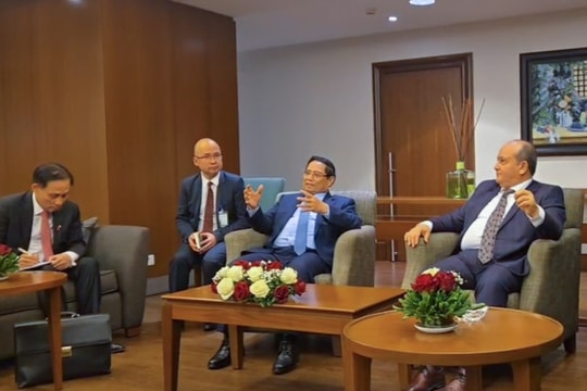 Hai Thủ tướng Việt Nam, Algeria làm việc với các doanh nghiệp để thúc đẩy các dự án cụ thể