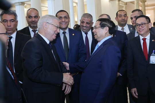 Thủ tướng Phạm Minh Chính hội kiến Chủ tịch Hội đồng Dân tộc Algeria