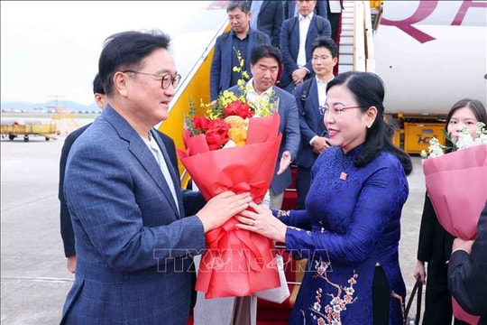 Chủ tịch Quốc hội Hàn Quốc đến Hà Nội, bắt đầu thăm chính thức Việt Nam