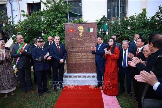 Thủ tướng Phạm Minh Chính dự Khánh thành Bia tưởng niệm Chủ tịch Hồ Chí Minh tại Algeria