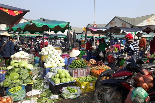 TP Hồ Chí Minh lo thiếu rau, củ, quả do mưa lũ
