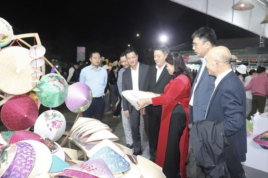 Quảng bá, kết nối sản phẩm OCOP, làng nghề và phiên chợ Việt tại xã Thanh Oai
