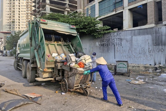 Hà Nội: Bàn giao công tác quản lý duy trì vệ sinh môi trường cho cấp xã