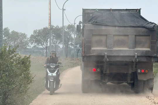 Đường giao thông “oằn mình” cõng xe quá khổ, quá tải