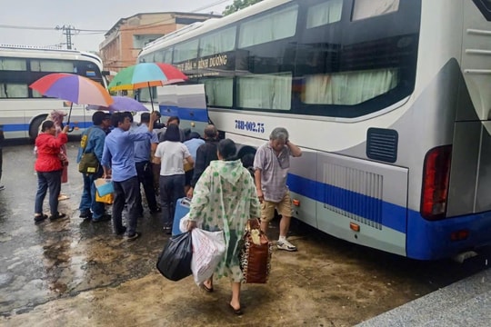 Ngành Đường sắt chuyển tải hành khách bằng đường bộ giữa hai ga Tuy Hòa và Diêu Trì