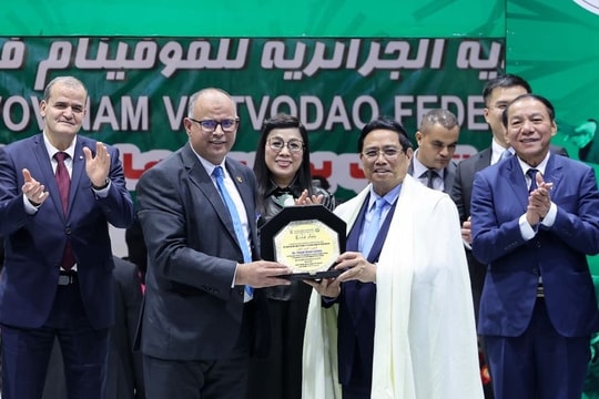 Thủ tướng Phạm Minh Chính thăm Liên đoàn Vovinam tại Algeria