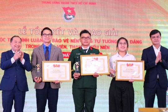 Trao giải Cuộc thi bảo vệ nền tảng tư tưởng của Đảng đầu tiên trong thanh thiếu niên