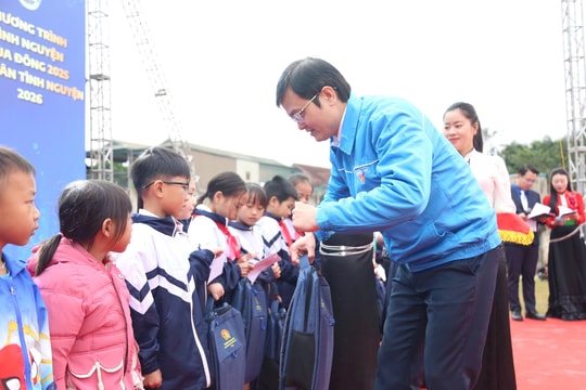 Tuổi trẻ Việt Nam đồng hành với thanh, thiếu nhi vùng biên giới