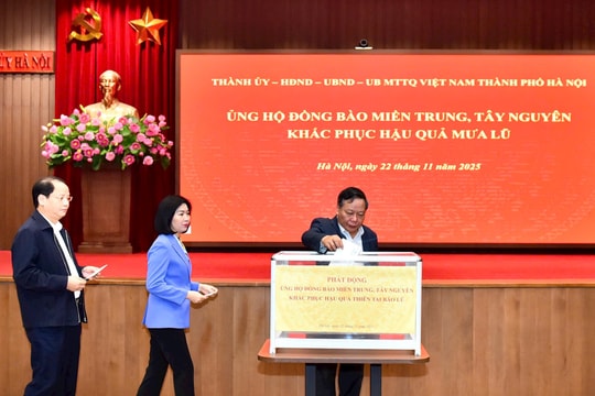 Cán bộ và nhân dân Thủ đô ủng hộ đồng bào miền Trung, Tây Nguyên khắc phục hậu quả mưa lũ