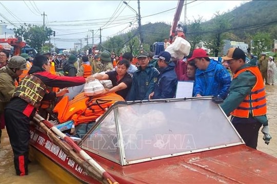 Cộng đồng quốc tế hỗ trợ Việt Nam khắc phục hậu quả thiên tai
