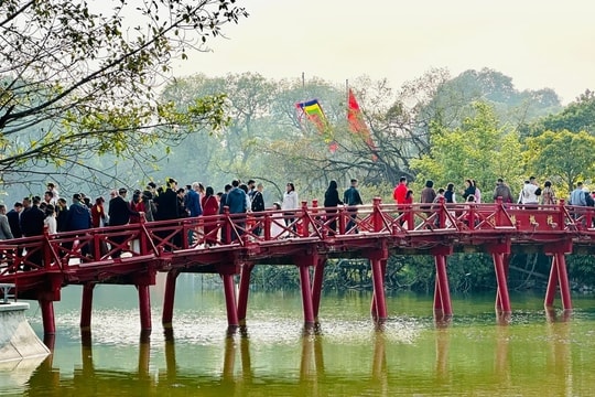 Miền Bắc duy trì nắng hanh, Trung Bộ tiếp tục mưa lớn