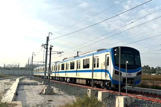 Tiếp nhận hàng hóa hỗ trợ đồng bào miền Trung tại 14 nhà ga tuyến Metro số 1