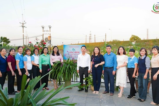 Hội Phụ nữ  xã Quốc Oai: Gắn biển công trình chào mừng Đại hội đại biểu Phụ nữ thành phố Hà Nội lần thứ XVII