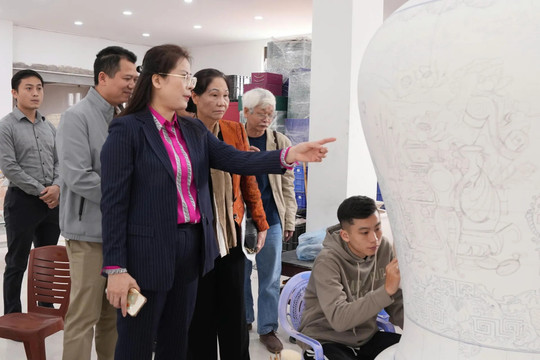 Xã Bát Tràng: 6 cá nhân được thẩm định xét tặng danh hiệu nghệ nhân Nhân dân, nghệ nhân ưu tú