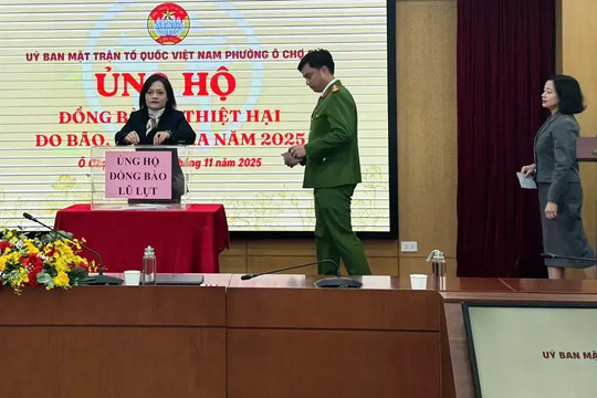 Phường Ô Chợ Dừa hưởng ứng đợt phát động ủng hộ đồng bào khắc phục hậu quả bão lũ