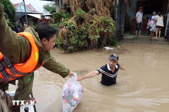Đắk Lắk: Hỗ trợ người dân "vùng rốn lũ" Hòa Thịnh gượng dậy sau trận lũ lịch sử