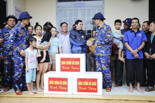 Khánh Hòa: Mưa lũ khiến 15 người chết, 30.000 ngôi nhà bị ngập sâu