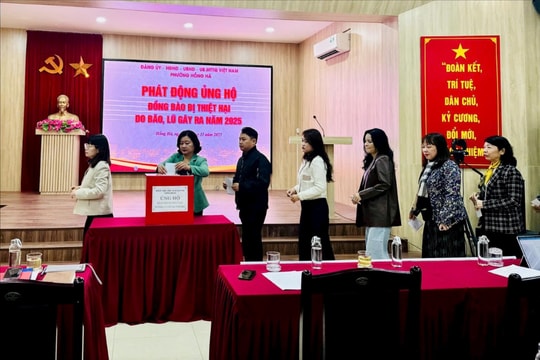 Cán bộ và nhân dân Thủ đô chung tay ủng hộ đồng bào vùng lũ