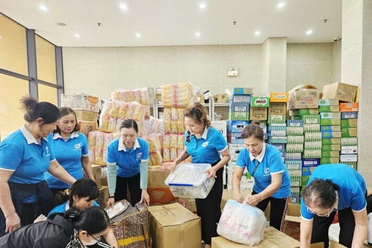 Phụ nữ Thanh Liệt chung tay chia sẻ khó khăn với người dân bị thiệt hại do mưa lũ