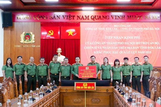 Công an thành phố Hà Nội hỗ trợ 500 triệu đồng khắc phục hậu quả mưa lũ tại Đắk Lắk