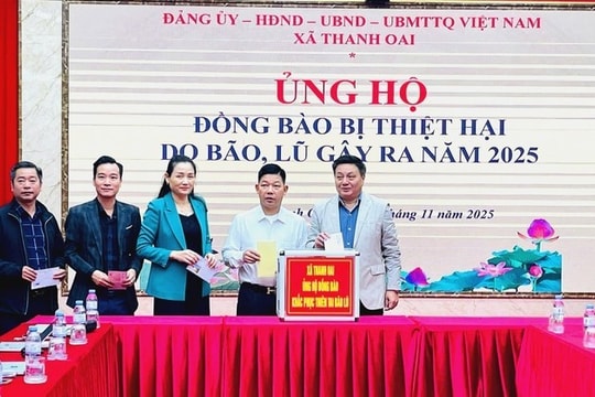 Xã Thanh Oai ủng hộ đồng bào bị thiệt hại do bão, lũ
