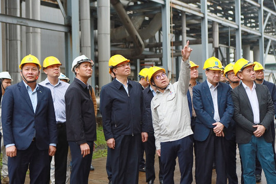 “Thiết thực đẩy mạnh sản xuất kinh doanh hoàn thành vượt mức toàn bộ các chỉ tiêu kế hoạch quản trị 2025, bù đắp những thiệt hại mà đất nước đang phải đối mặt do mưa lũ”